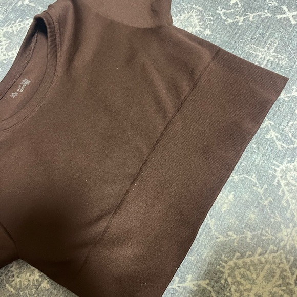 Women’s Cropped Activewear Top - Picture 3 of 5